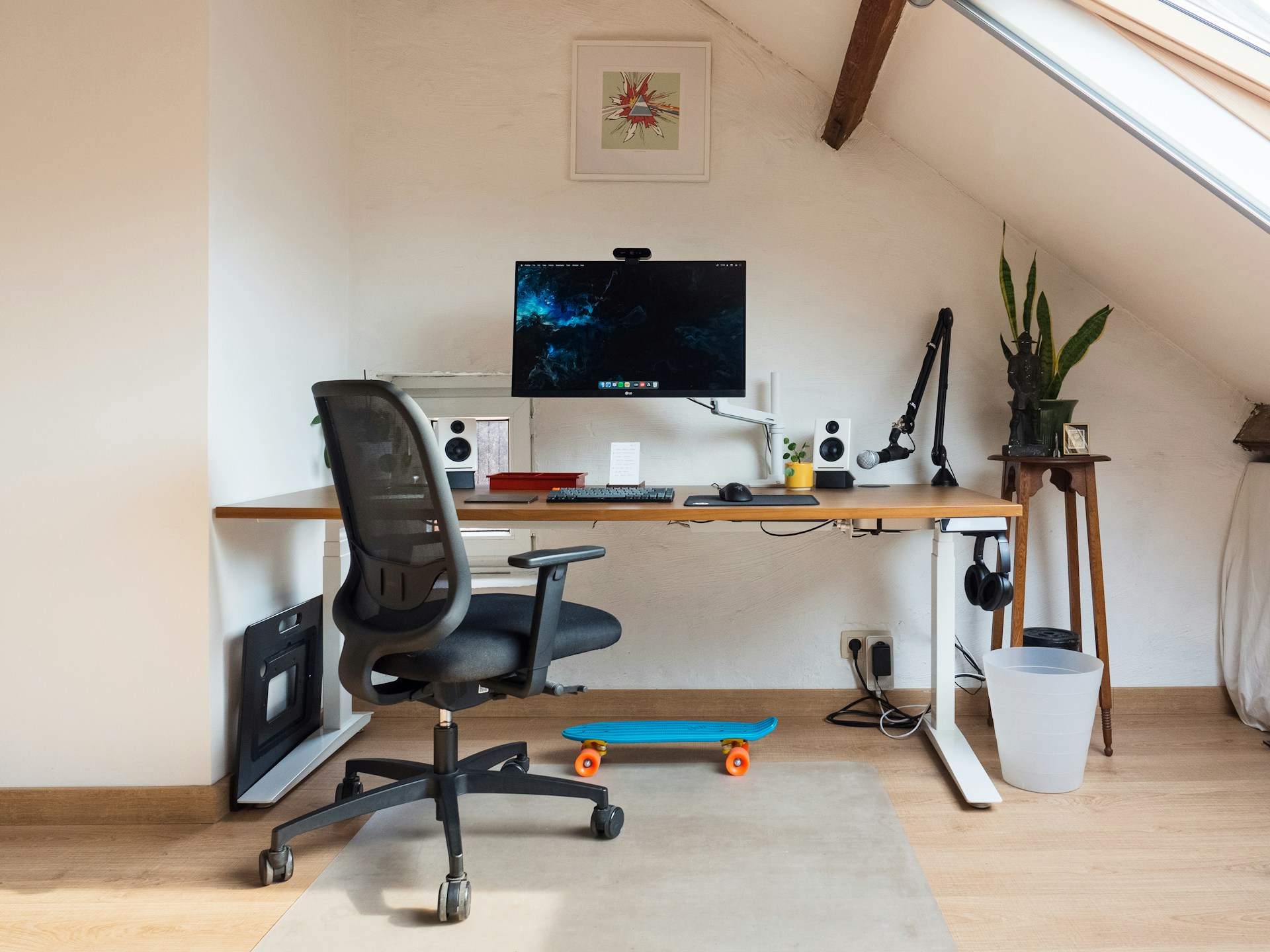 Mesh vs Leather Office Chair: Which Is Better for Hot Weather?