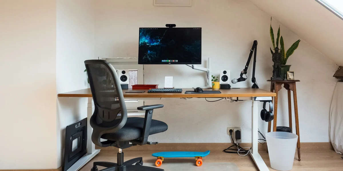 Mesh vs Leather Office Chair: Which Is Better for Hot Weather?